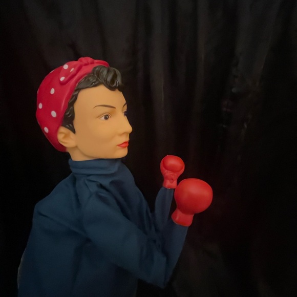 Rosie Riveter Punching doll - Picture 4 of 4